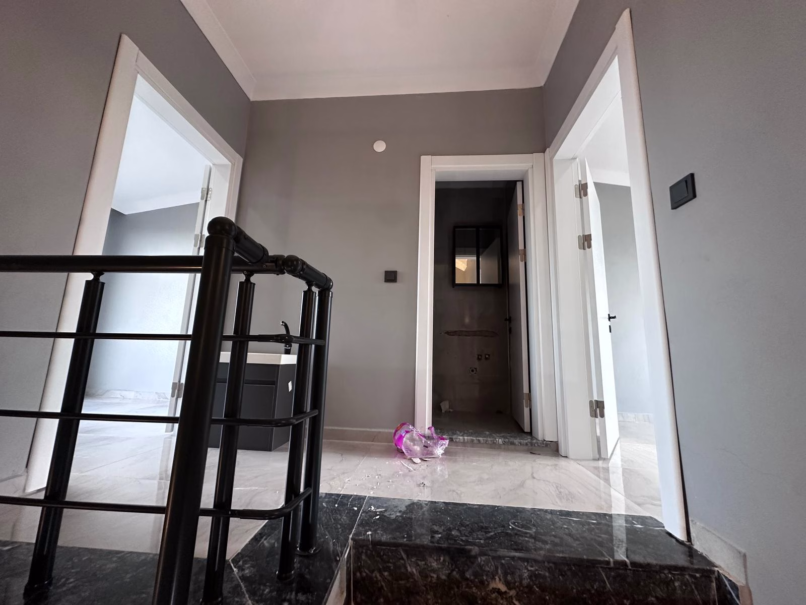 ANA YOLA VE DENİZE YAKIN DENİZ CEPHELİ • KÖŞE KONUM HAVUZLU MÜSTAKİL 4+1 LÜKS VİLLA Sakarya Kocaali'de | Satılık Arsalar & Lüks Villalar