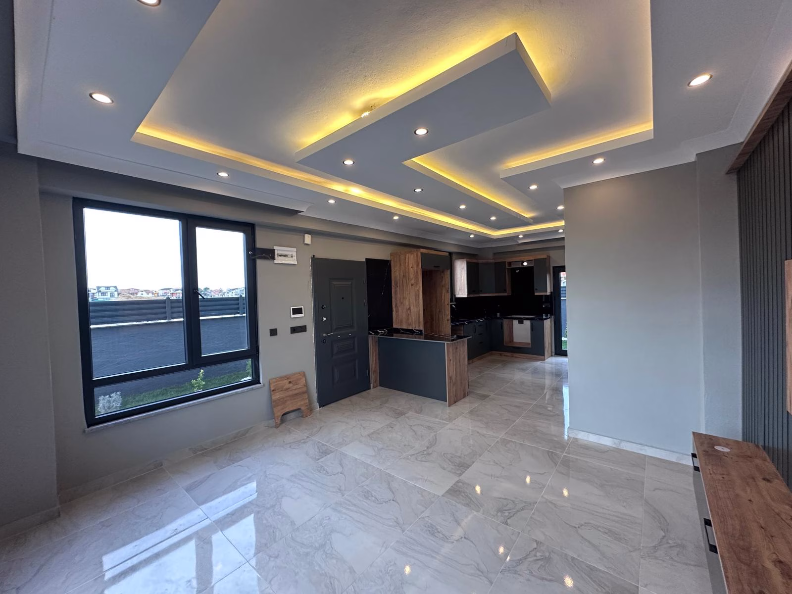 ANA YOLA VE DENİZE YAKIN DENİZ CEPHELİ • KÖŞE KONUM HAVUZLU MÜSTAKİL 4+1 LÜKS VİLLA Sakarya Kocaali'de | Satılık Arsalar & Lüks Villalar